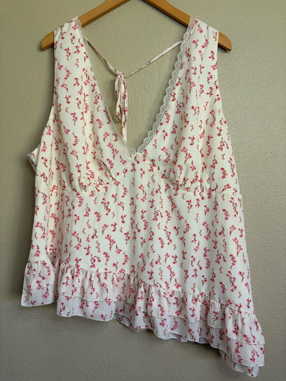 Wild Fable Cream Floral Asymmetrical Flounce Sleeveless Blouse Tank Top size 3X